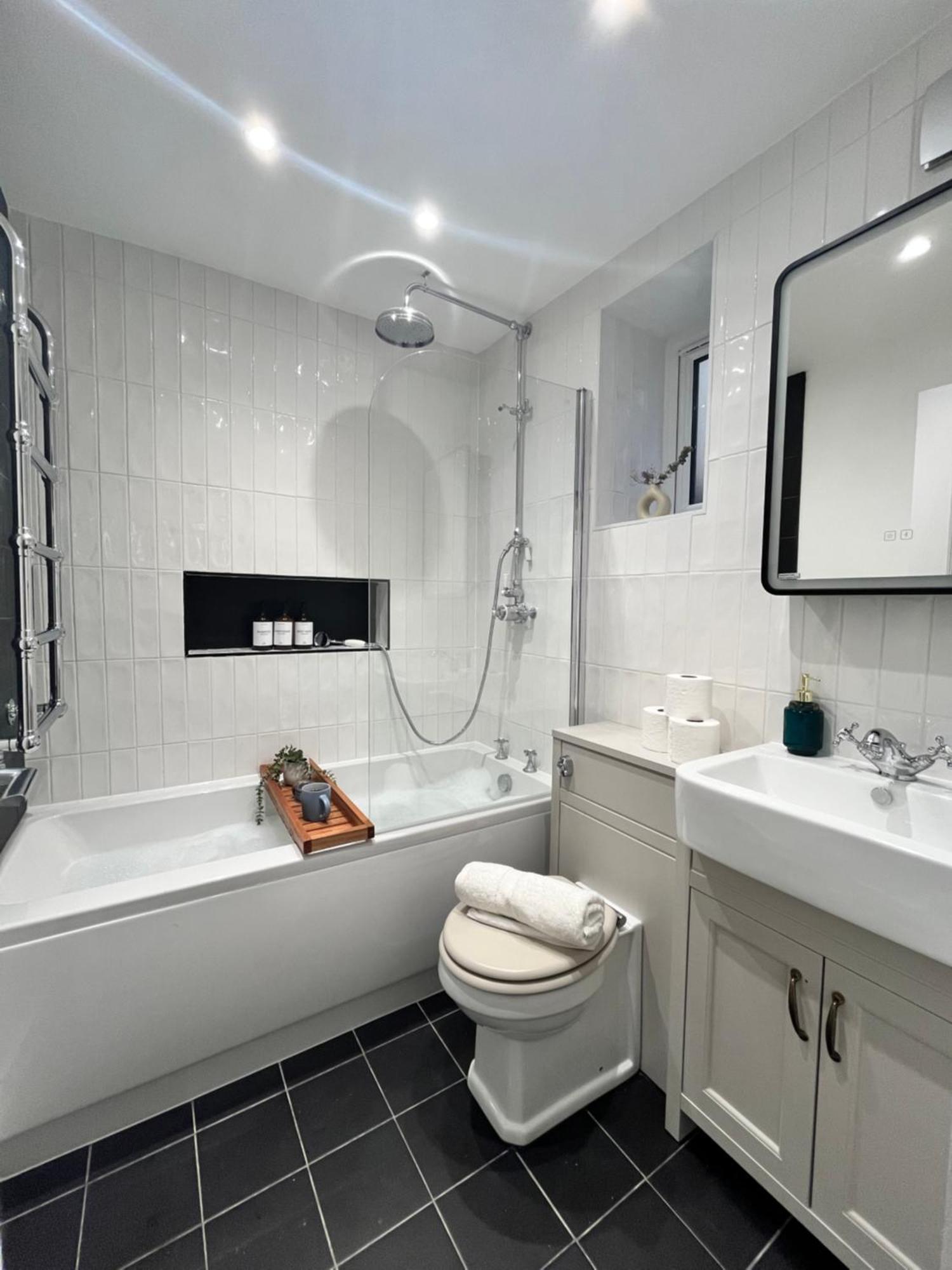 Cozy And Peaceful Apartment With Terrace In Hackney London Exteriör bild